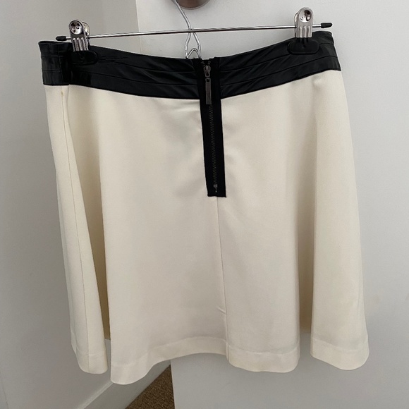 KENSIE BLACK & OFF-WHITE SKIRT WITH FAUX LEATHER WAISTBAND - Picture 2 of 8